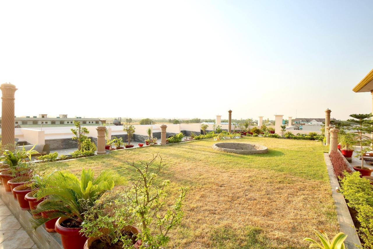 Oyo Flagship Armaan Resort Shāhpur Exteriér fotografie
