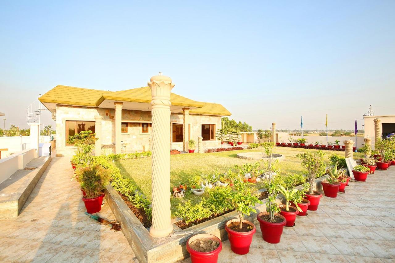 Oyo Flagship Armaan Resort Shāhpur Exteriér fotografie